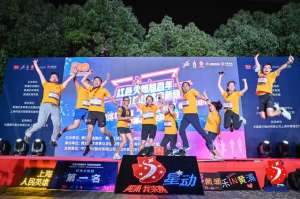 星光闪烁(星光闪烁中打卡红色地标,激情奔跑中助力夜间经济)