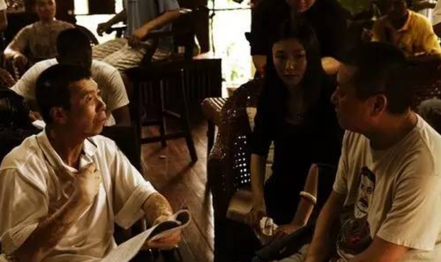 冯小刚：抛弃结婚15年的原配，40岁娶小10岁徐帆，63岁至今不生娃