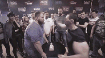 让猛男们“脸红心跳”的多人运动——扇耳光