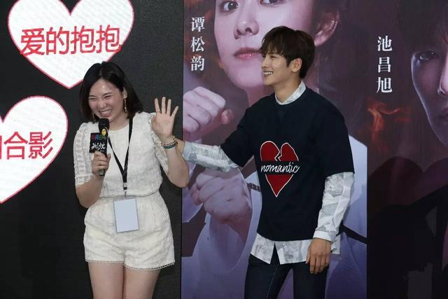 被偶像公主抱是什么滋味?旋风一般的感觉~