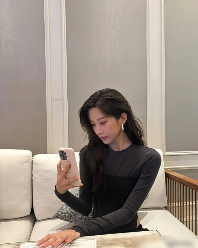 文佳煐才是韩系穿搭的天花板!简洁实用又利索,身材不好也能借鉴