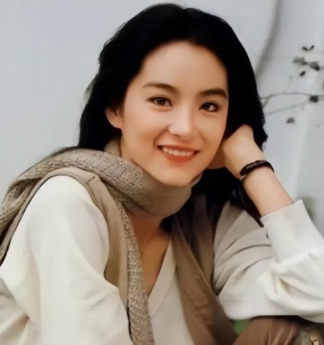 叶倩文:嫁给大14岁的林子祥,结婚28年无儿无女,61岁已经白头