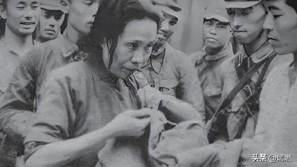 罕见照片：日本女人竟如此开放大胆，女学生脱光衣服全身赤裸上课