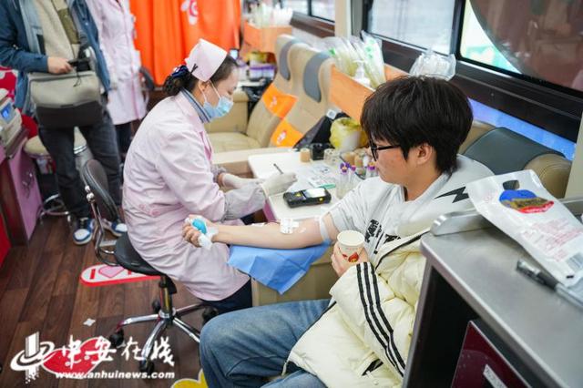 热血青年，C位出道