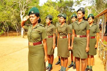 哪个亚洲国家的女兵最妖艳？不要被日本AV女星的征兵广告欺骗了