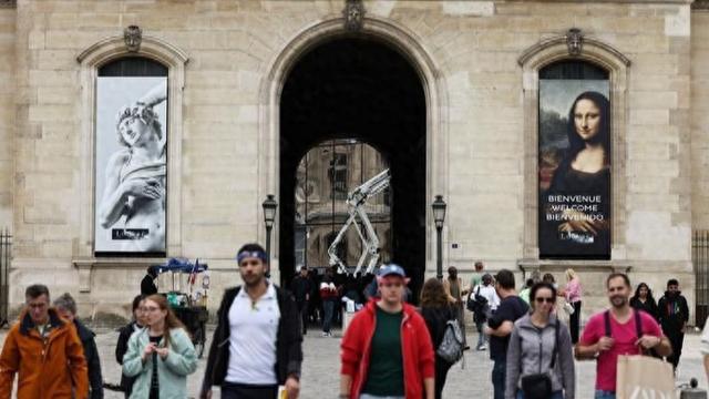 马克龙坚持改造卢浮宫，法国人担心钱不够