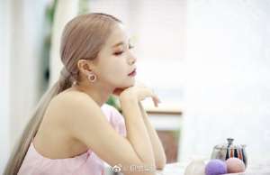 金容仙(金容仙拍摄写真大片来袭，肤白貌美气质佳，眼神狙击太可了)