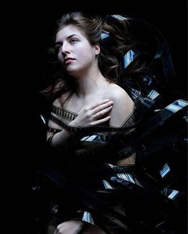 荷兰女摄影家卡拉的极品新人体艺术，性感、冷艳