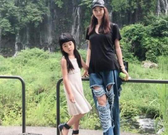 有一种“整容”曹格的女儿长大了，8岁的她长成了这样