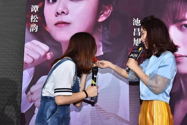 被偶像公主抱是什么滋味?旋风一般的感觉~