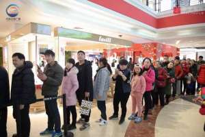 女主播维尼(壕气十足农历新年前的最后一次免费送,现场惊现神秘人物……)