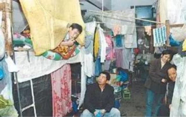 通缉犯“红桃5”：潜逃16年混成佛门高僧，袈裟中藏70万现金