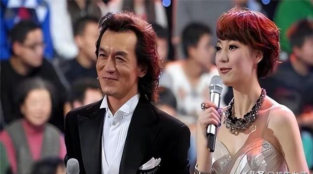 私生活混乱？遭央视开除？被传与小尼结婚的她，如今怎么样了