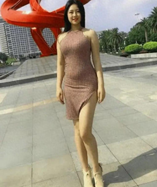 微胖的女生最美，笑起来很可爱，跳起舞来更迷人