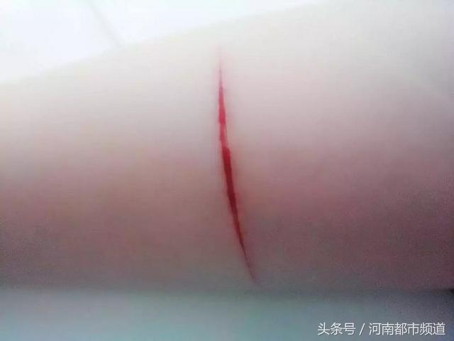 “我要死了”15岁少女卧室直播自杀!看电视的妈妈竟浑然不知!