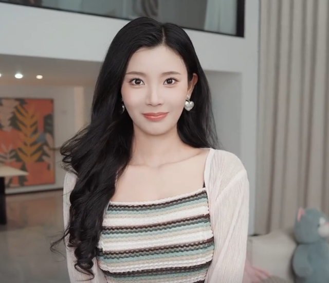 新晋女神“浩浩妈”,身材火辣性感颜值超高,话题破2.7亿播放量