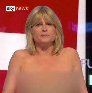 脱光女主播(英女嘉宾电视节目中突然“脱光”：脱欧让英国“一丝不挂”)