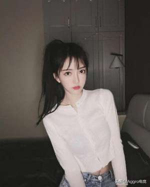 斗鱼直播 女主播(斗鱼女主播双腿淤青直播,被观众质疑,无奈晒出练舞视频自证)