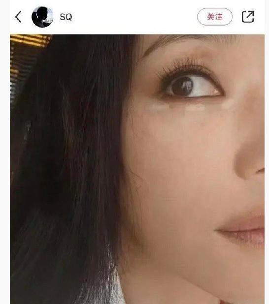 韩女团走光遭偷拍,发现后做出这一举动,比被骚扰的舒淇硬气!