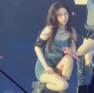 韩女团走光遭偷拍,发现后做出这一举动,比被骚扰的舒淇硬气!