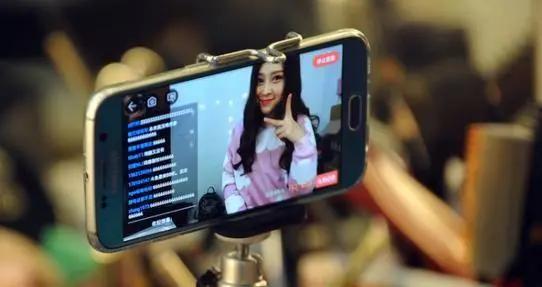 男“聊手”冒充女主播“撩”用户，莫让歪风“吹歪”孩子！