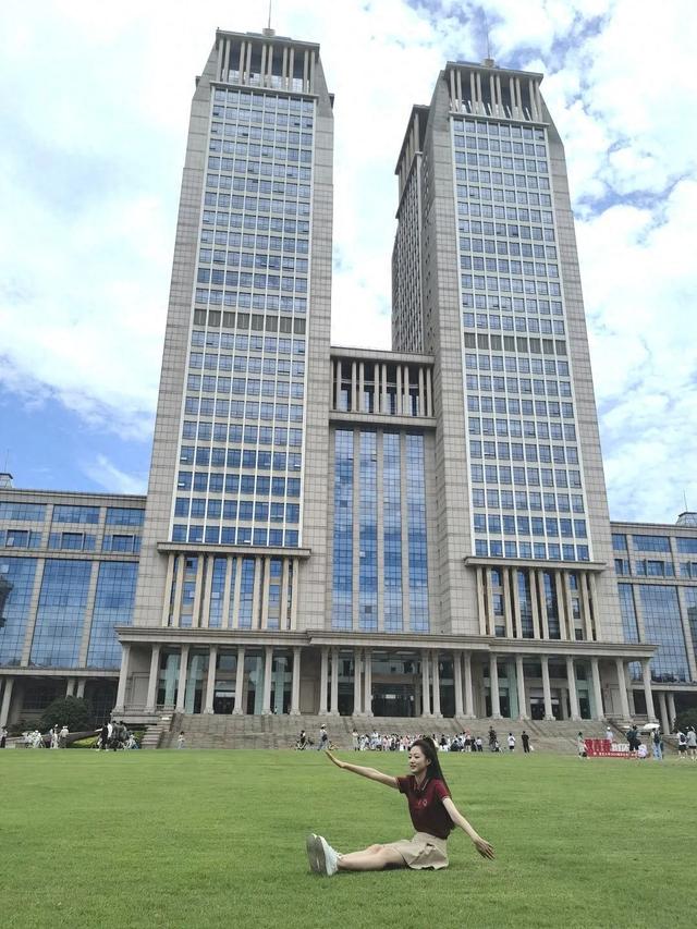 人气女主播惊现复旦？带你解锁魔都文旅新体验→