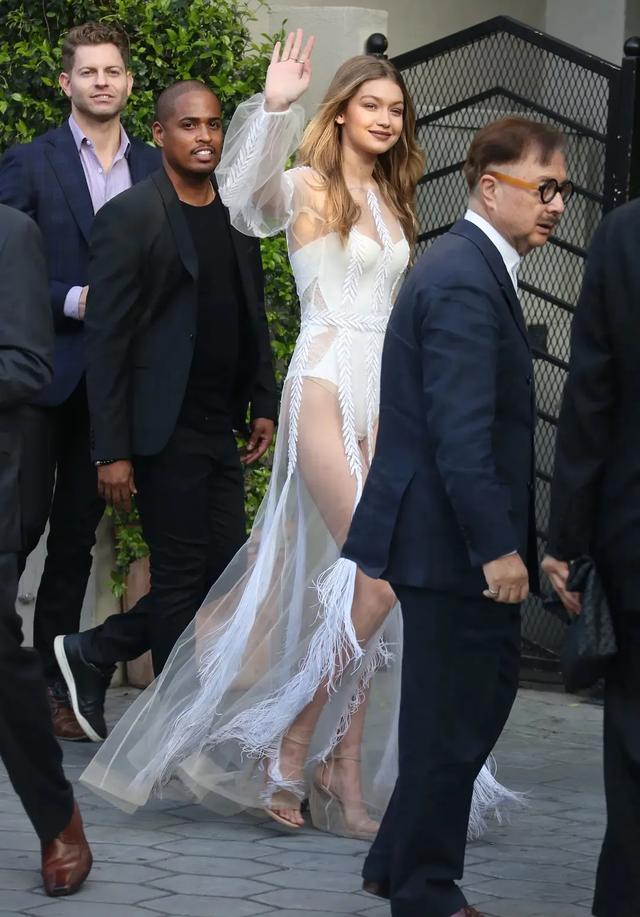 吉吉·哈迪德：从“微胖超模”到时尚偶像的璀璨征途