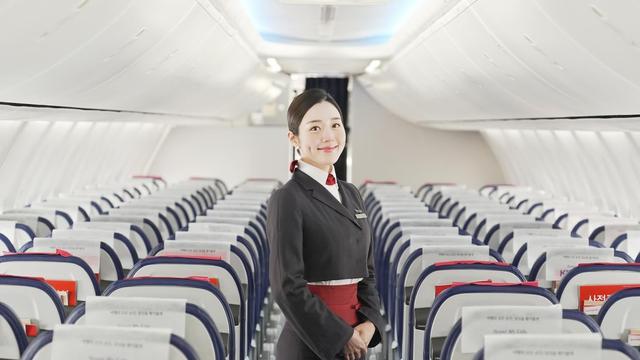 韩国空姐:酒窝小美女,笑起来超甜!