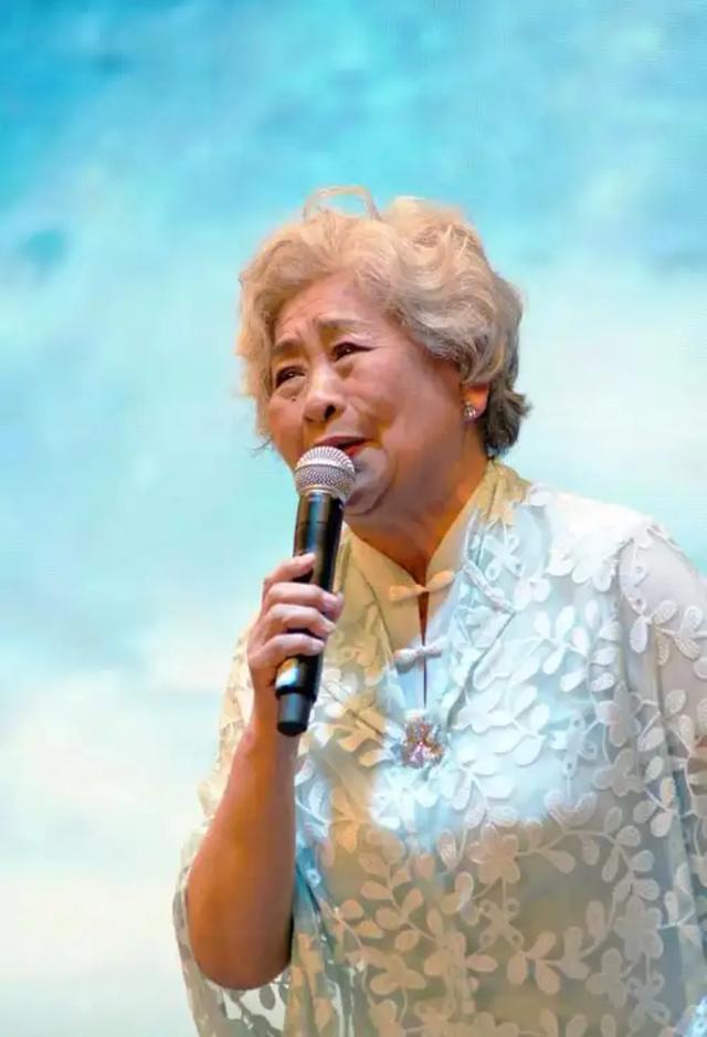 虹云谢幕：那个陪我们吃晚饭的声音，永远沉默了