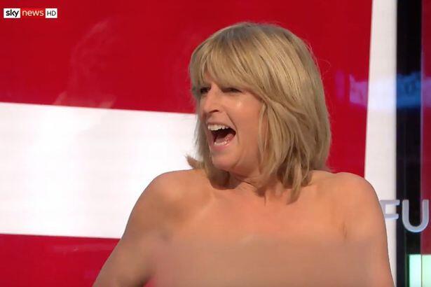 英女嘉宾电视节目中突然“脱光”:脱欧让英国“一丝不挂”