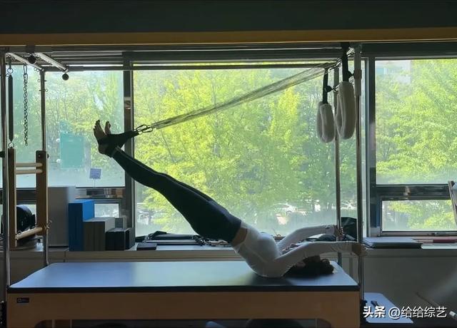 韩国极品美女主持人!黑丝大长腿!太有魅力了!