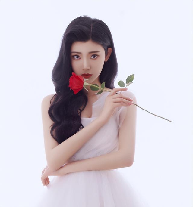 新晋女神“浩浩妈”,身材火辣性感颜值超高,话题破2.7亿播放量