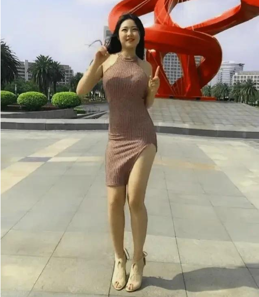 微胖的女生最美，笑起来很可爱，跳起舞来更迷人