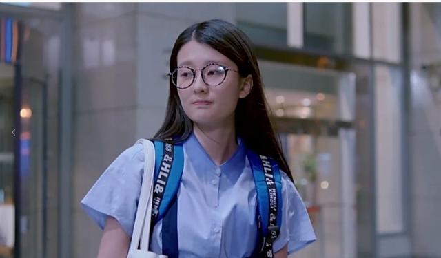 欢乐颂,舒展不知自己年入4百万,为何工资5千的关雎尔看不上自己