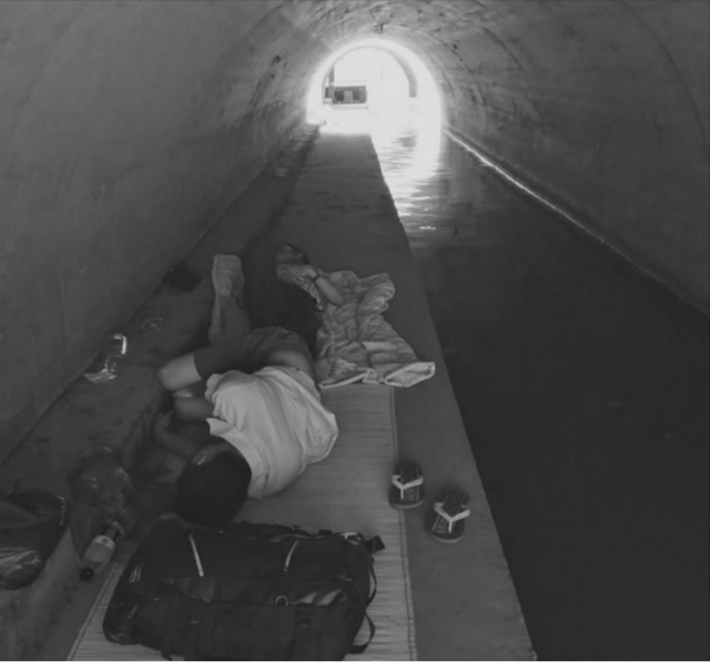 通缉犯“红桃5”：潜逃16年混成佛门高僧，袈裟中藏70万现金