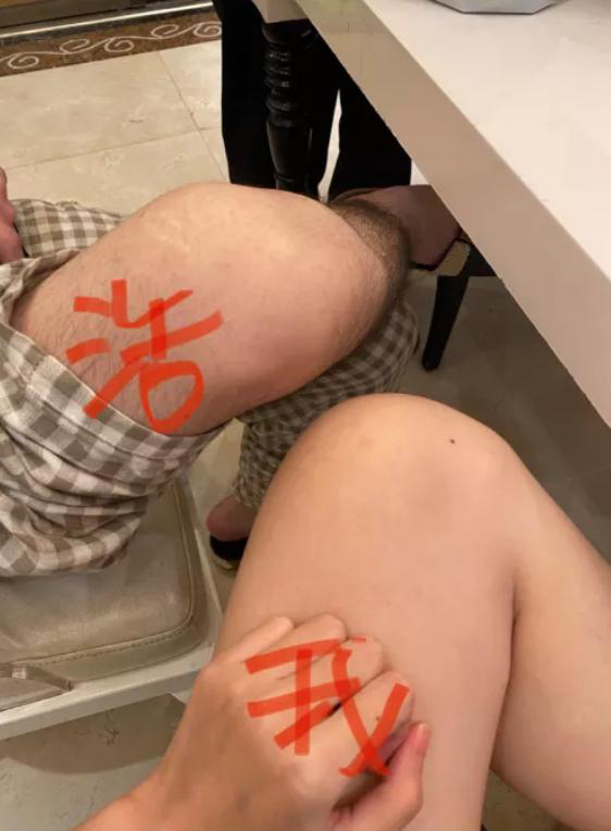 呆妹被质疑清白后气炸，当场卷裤子露腿：哪有妊娠纹？