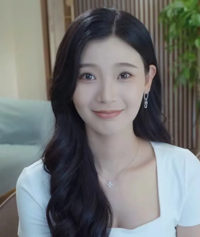 新晋女神“浩浩妈”,身材火辣性感颜值超高,话题破2.7亿播放量