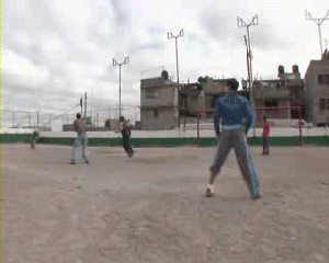 爆笑gif：第一次做水煮鳝鱼，场面有点控制不住！