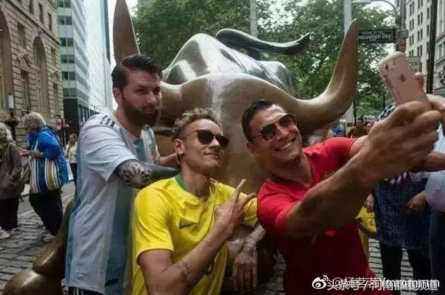 这次世界杯,90后央视女主播火了!网友:甜到毫无抵抗!