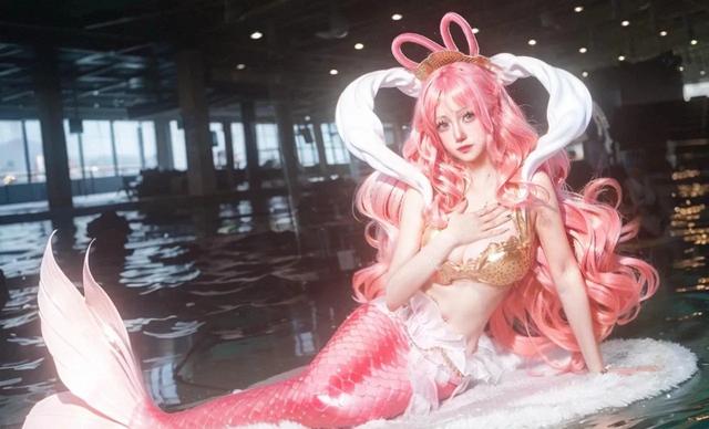 海贼王cos:白星公主神还原,缺点是身材,红发香克斯很霸气