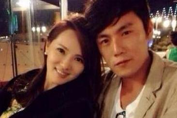萧亚轩被曝姐弟恋 高圆圆赵又廷... 盘点那些姐弟恋明星们~