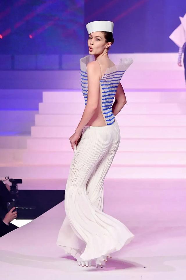 吉吉·哈迪德：从“微胖超模”到时尚偶像的璀璨征途