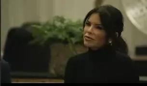 世界首富女友“女主播”造型惊艳,一身红亮相,西装穿出性感范儿