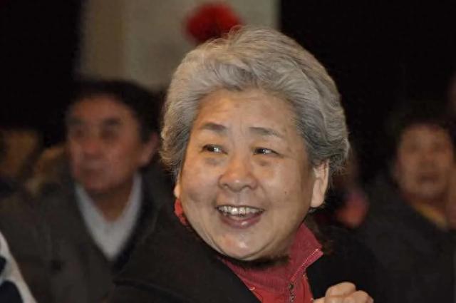 虹云谢幕：那个陪我们吃晚饭的声音，永远沉默了