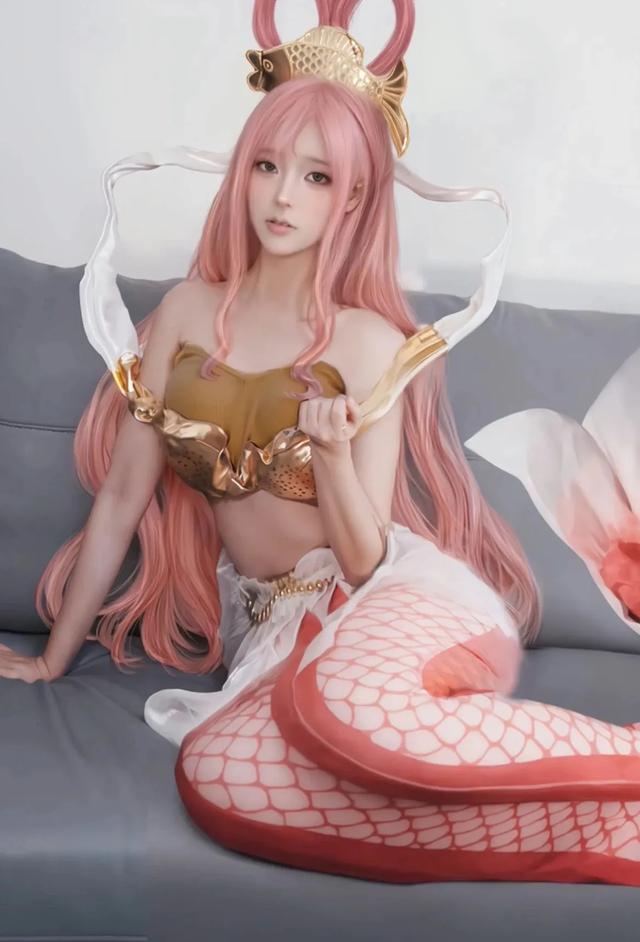 海贼王cos:白星公主神还原,缺点是身材,红发香克斯很霸气