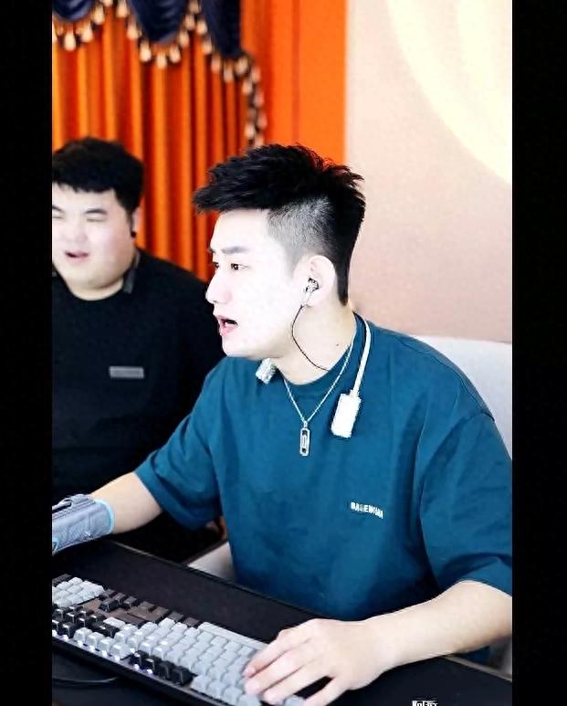 阿哲口误,神豪啪啪心悦电母!天佑YY直播不要礼物,官方怒踢