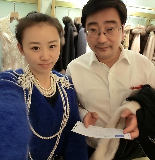22岁美女主持人自爆：被厅级干部包养3年，每天一万零花钱！