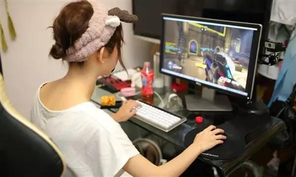 围观丨五年级小学生狂撩网络女主播：做我的女人，我养你！