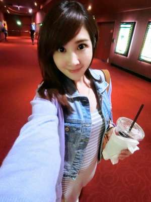 打赏女主播是不是傻(榜一大哥又豪又傻吗：谈谈打赏美女主播的那些套路)