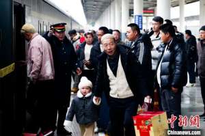 青藏铁路集团:春运累计发送旅客202.11万人次 同比增长3.29%